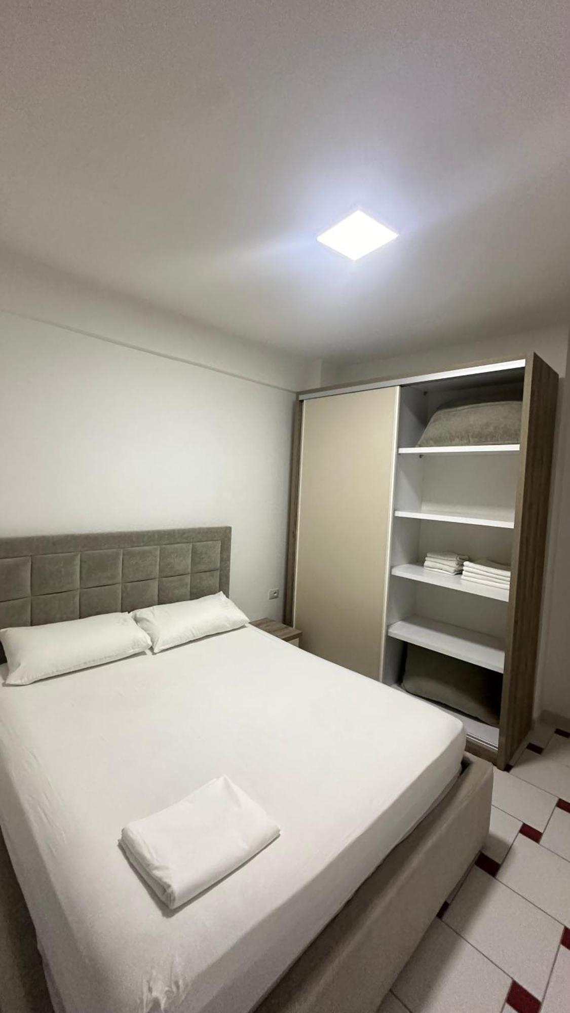 Jasmine Apartments Sarandë Buitenkant foto