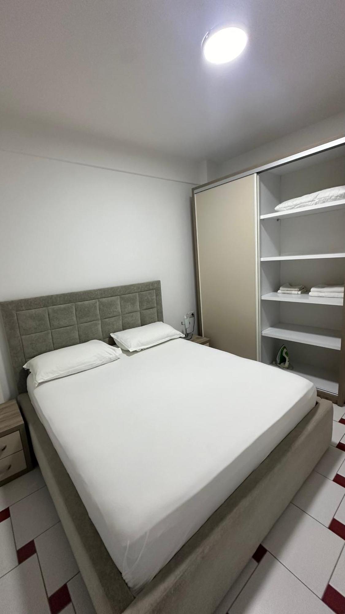 Jasmine Apartments Sarandë Buitenkant foto